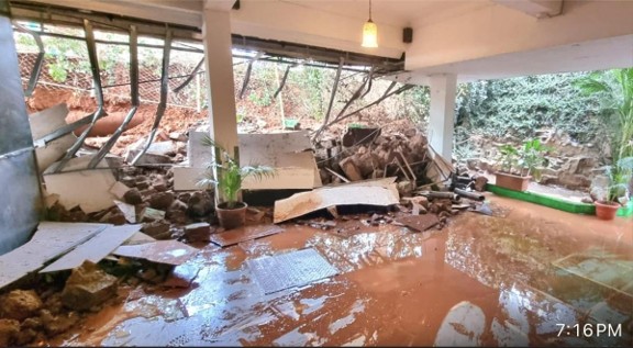 Hotel Flooded as VVWW Reservoir Overflows in Yadavagiri: MGP Renews Demand for Autonomous Water Board komfort
